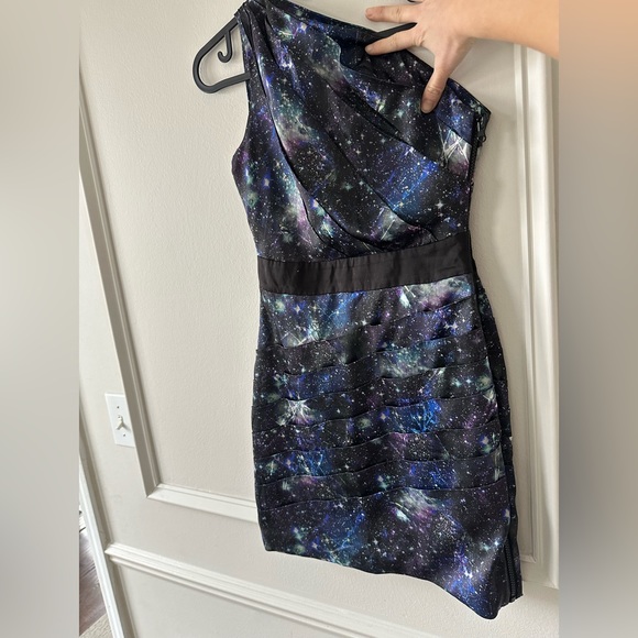 Beautiful party dress ! (Size :XS) - Picture 2 of 2